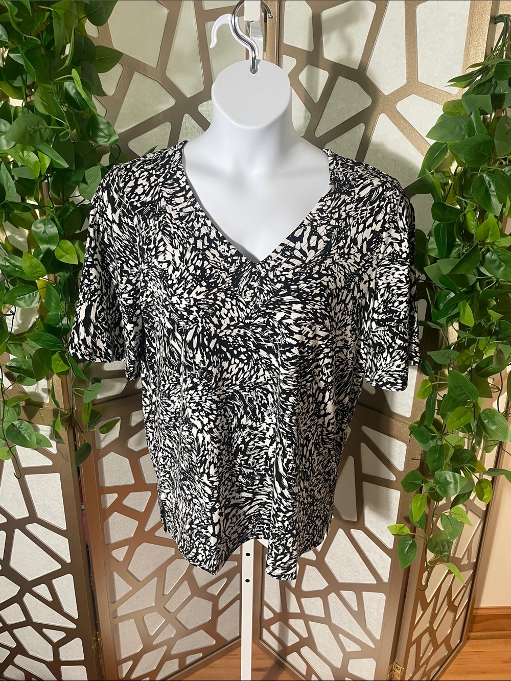 JM Collection V-Neck Top